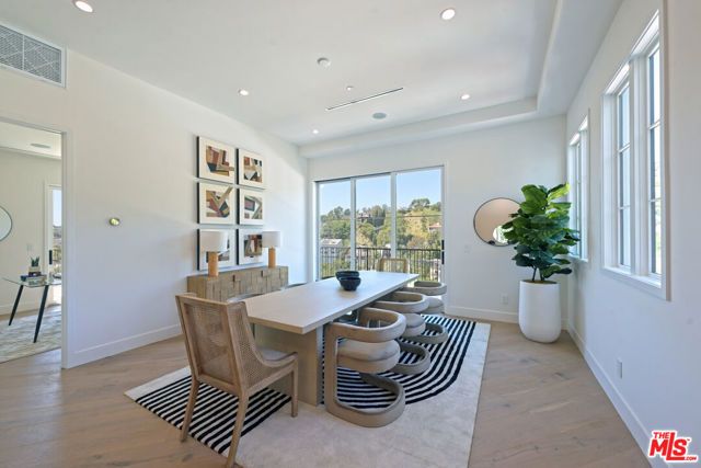 3072 Hollyridge Drive, Los Angeles, CA 90068