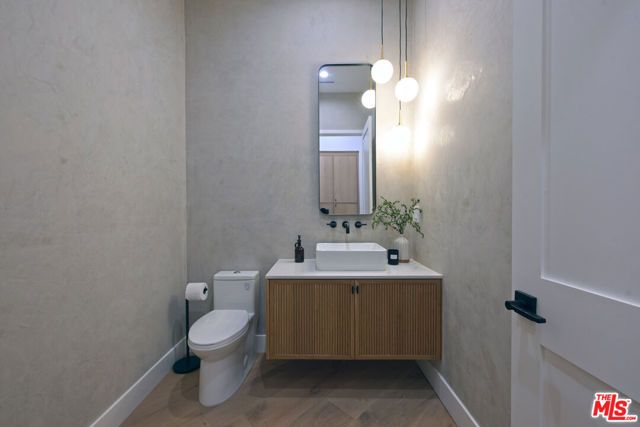 3072 Hollyridge Drive, Los Angeles, CA 90068