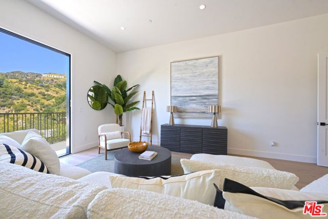 3072 Hollyridge Drive, Los Angeles, CA 90068