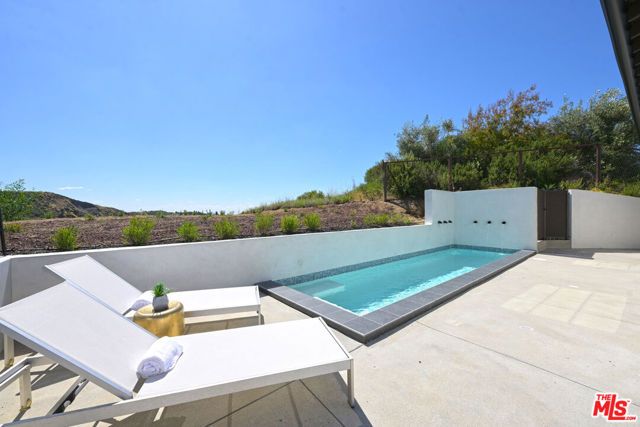 3072 Hollyridge Drive, Los Angeles, CA 90068