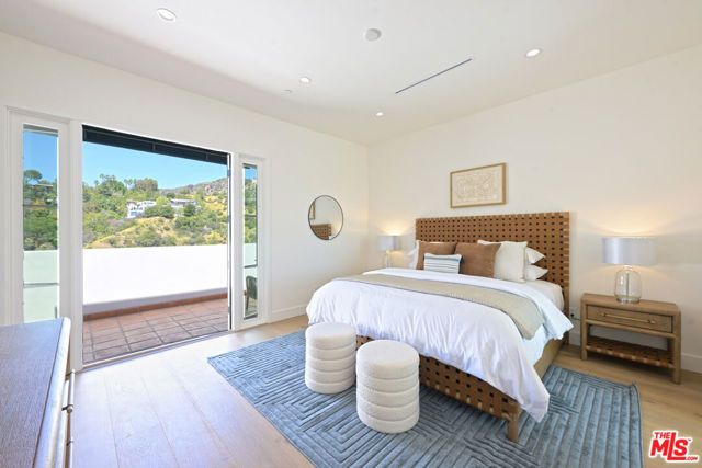 3072 Hollyridge Drive, Los Angeles, CA 90068