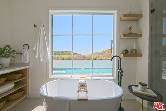 3072 Hollyridge Drive, Los Angeles, CA 90068