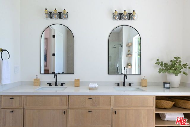 3072 Hollyridge Drive, Los Angeles, CA 90068