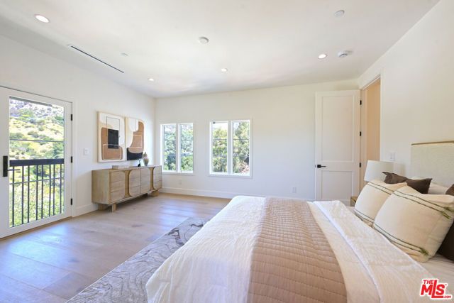 3072 Hollyridge Drive, Los Angeles, CA 90068