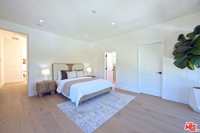 3072 Hollyridge Drive, Los Angeles, CA 90068