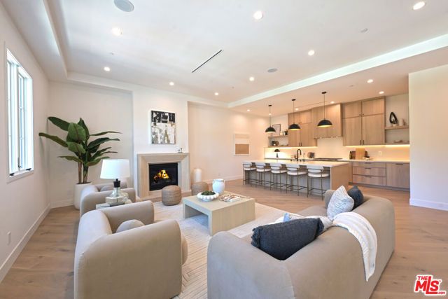 3072 Hollyridge Drive, Los Angeles, CA 90068