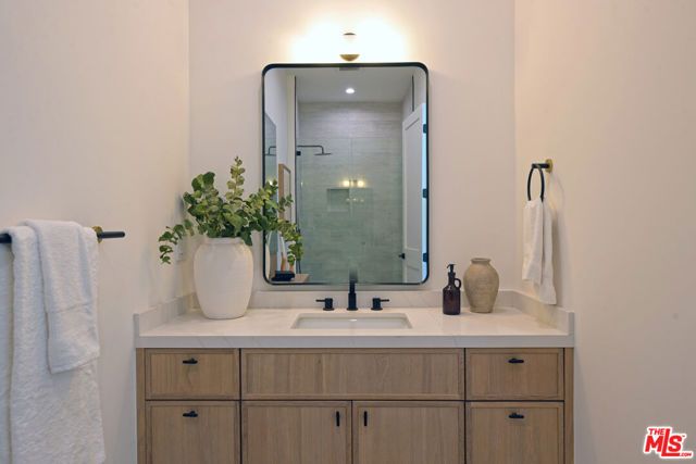 3072 Hollyridge Drive, Los Angeles, CA 90068