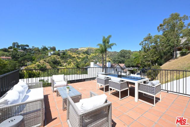 3072 Hollyridge Drive, Los Angeles, CA 90068