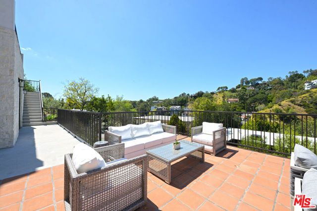 3072 Hollyridge Drive, Los Angeles, CA 90068