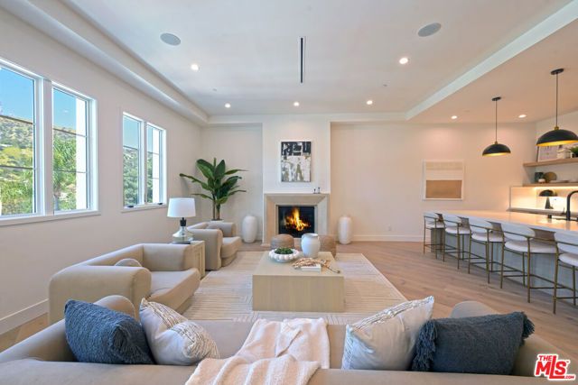 3072 Hollyridge Drive, Los Angeles, CA 90068