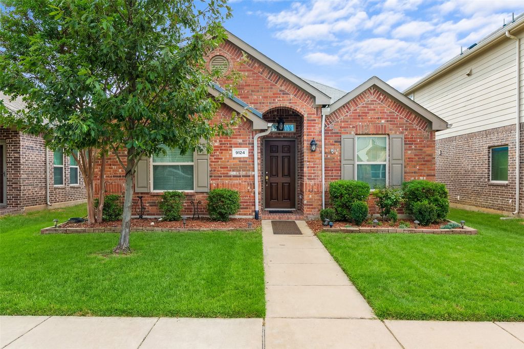 9124 Wayne Street, Cross Roads, TX 76227