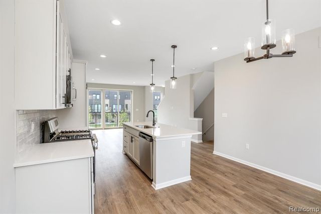 1058 Hampton Circle 74, Detroit, MI 48207