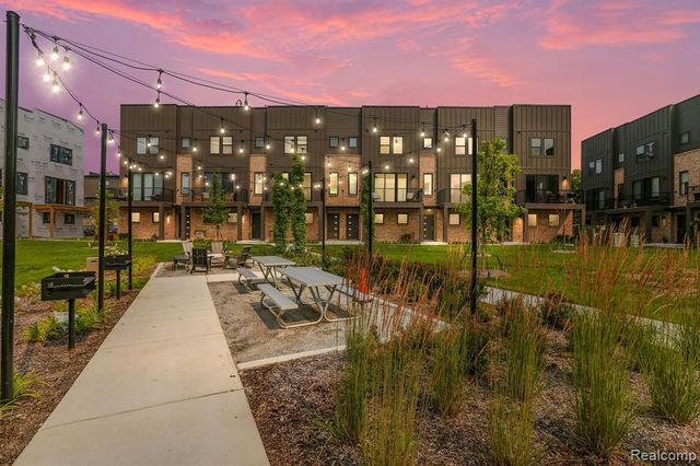 1058 Hampton Circle 74, Detroit, MI 48207