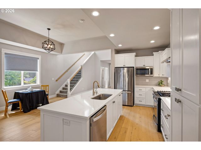 1577 NESTUCCA Ave, Eugene, OR 97408