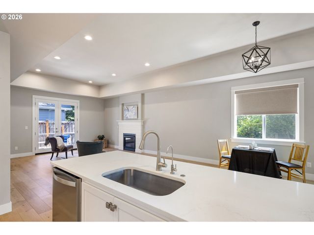1577 NESTUCCA Ave, Eugene, OR 97408