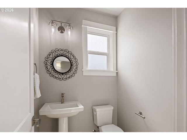 1577 NESTUCCA Ave, Eugene, OR 97408