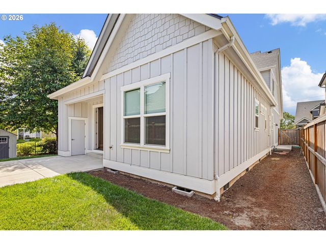 1577 NESTUCCA Ave, Eugene, OR 97408