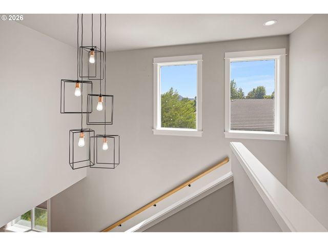 1577 NESTUCCA Ave, Eugene, OR 97408
