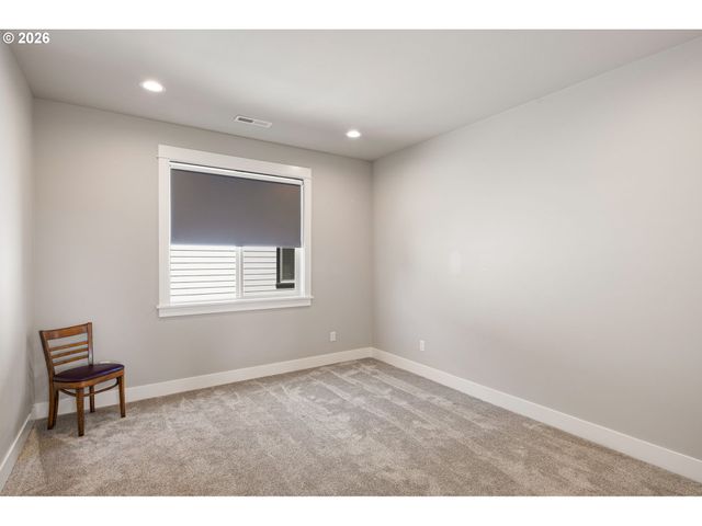 1577 NESTUCCA Ave, Eugene, OR 97408