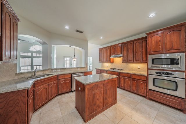 800 Oriole Drive, Forney, TX 75126