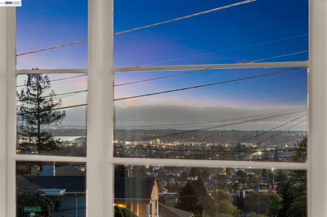 3386 Herrier St, Oakland, CA 94602