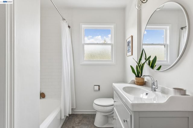 3386 Herrier St, Oakland, CA 94602