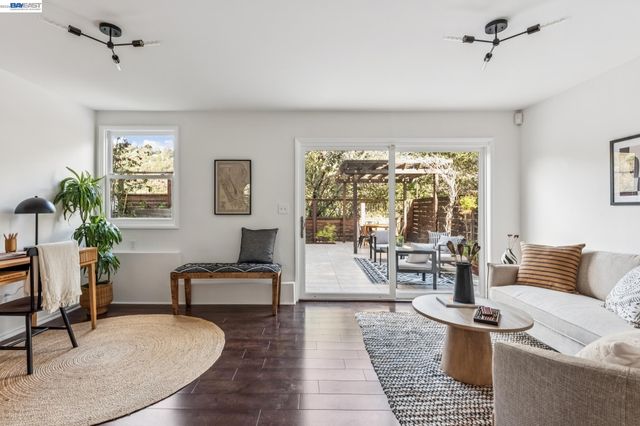 3386 Herrier St, Oakland, CA 94602