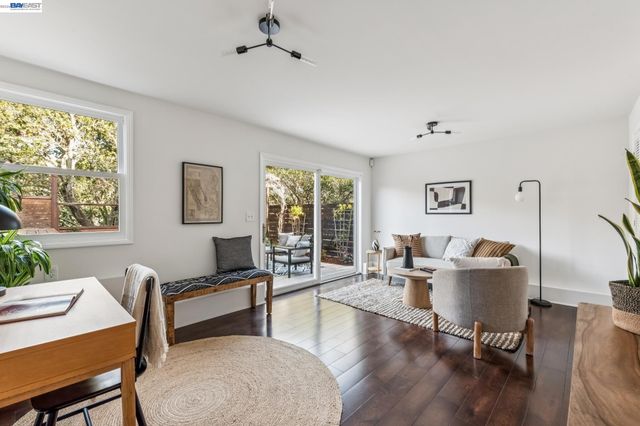 3386 Herrier St, Oakland, CA 94602