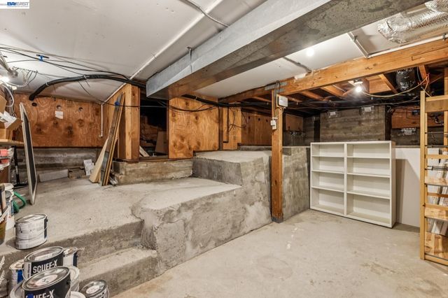 3386 Herrier St, Oakland, CA 94602