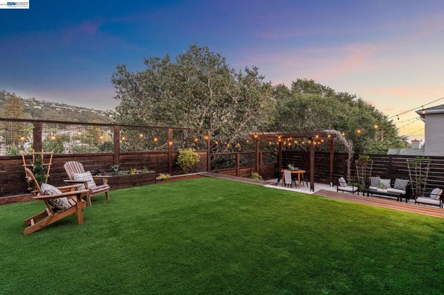 3386 Herrier St, Oakland, CA 94602