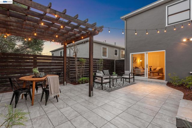 3386 Herrier St, Oakland, CA 94602