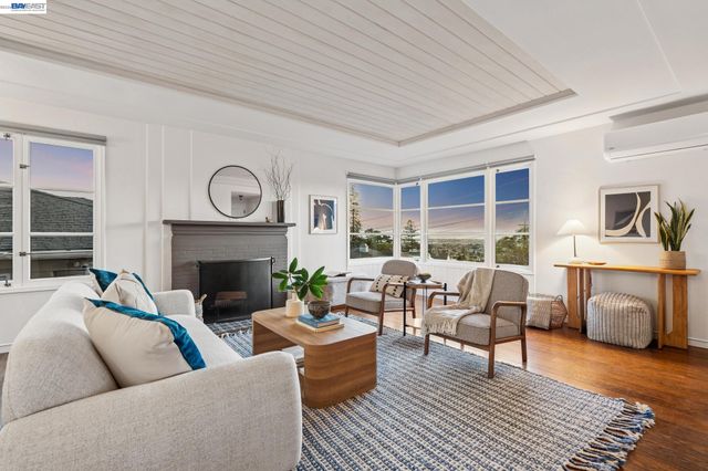 3386 Herrier St, Oakland, CA 94602