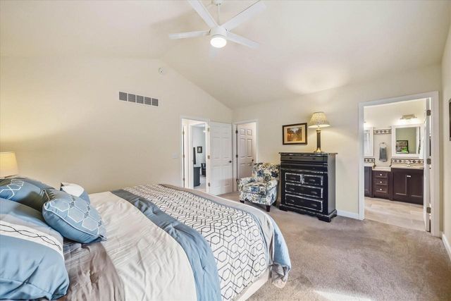 1811 Farm View DRIVE, Grafton, WI 53024