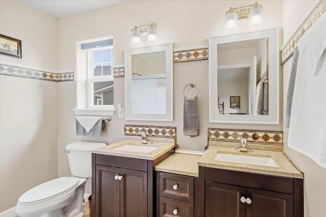 1811 Farm View DRIVE, Grafton, WI 53024