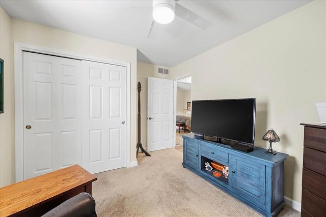 1811 Farm View DRIVE, Grafton, WI 53024