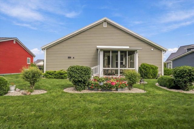 1811 Farm View DRIVE, Grafton, WI 53024