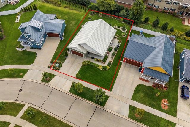 1811 Farm View DRIVE, Grafton, WI 53024