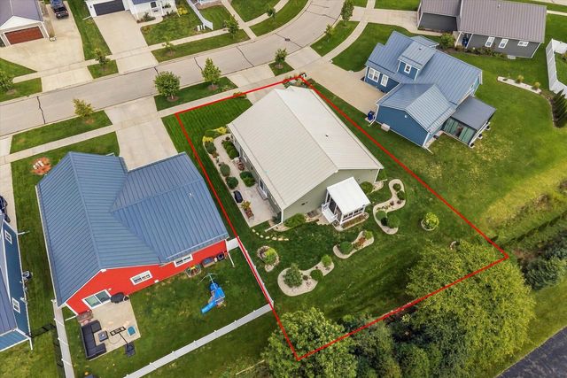 1811 Farm View DRIVE, Grafton, WI 53024