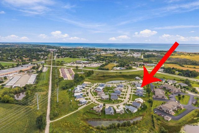 1811 Farm View DRIVE, Grafton, WI 53024