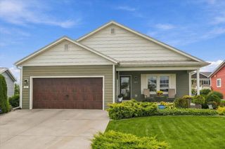 1811 Farm View DRIVE, Grafton, WI 53024