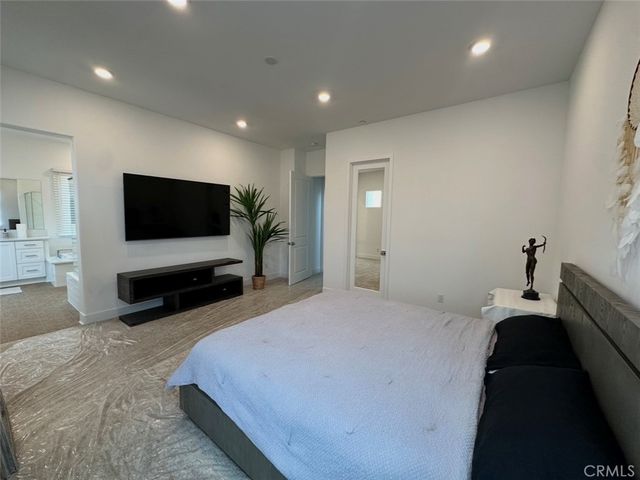 27148 Skyland, Valencia, CA 91381