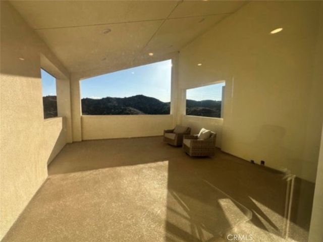27148 Skyland, Valencia, CA 91381
