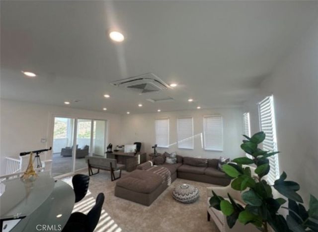 27148 Skyland, Valencia, CA 91381