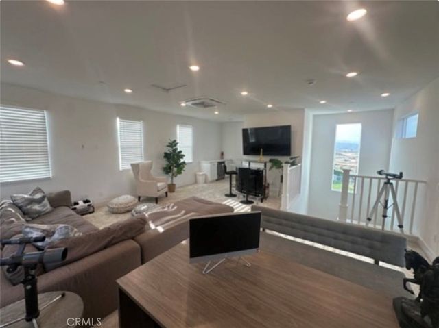 27148 Skyland, Valencia, CA 91381