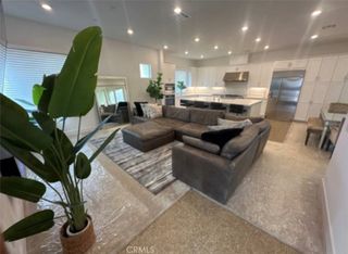 27148 Skyland, Valencia, CA 91381