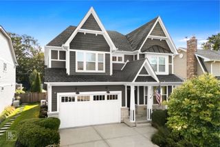 219 N Clinton Avenue, Elmhurst, IL 60126