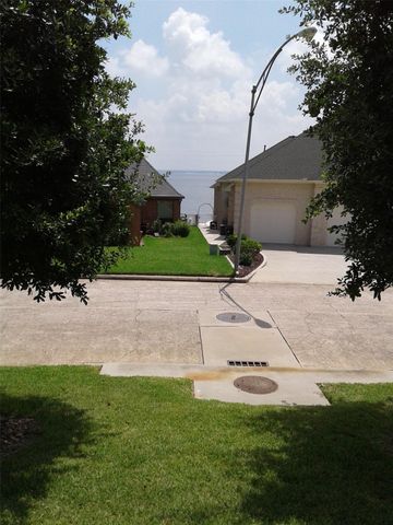 3901 Windswept Drive, Montgomery, TX 77356