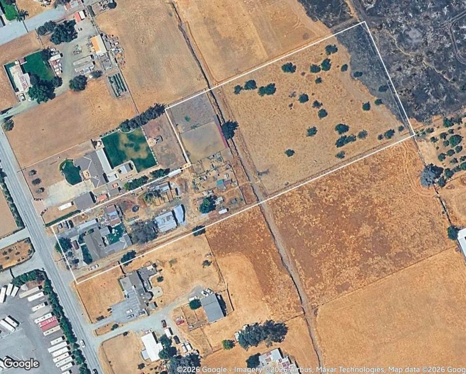 Image 3 of property listing at 14200 Sycamore Avenue, San Martin, CA 95046