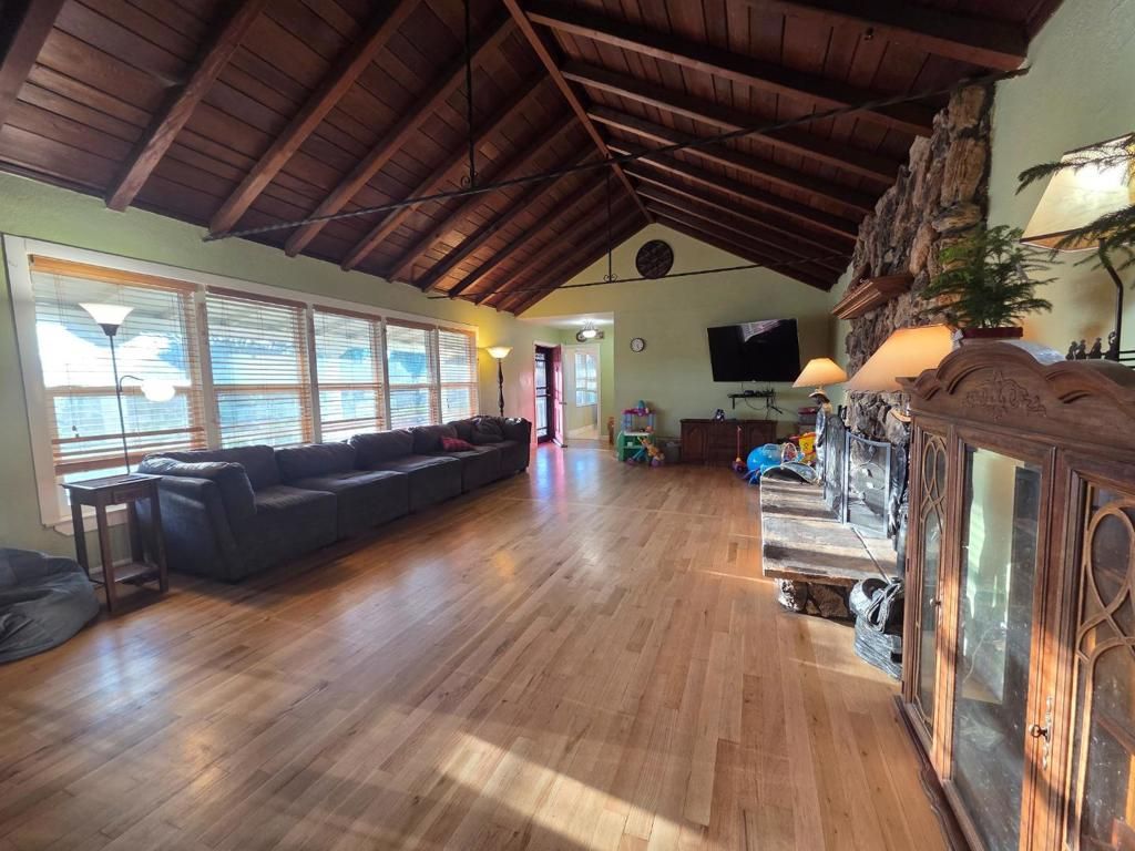 Image 7 of property listing at 14200 Sycamore Avenue, San Martin, CA 95046