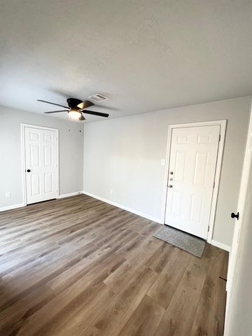 5122 Creek Shadows Drive, Kingwood, TX 77339